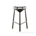 Stool Magis One według leczonych aluminium